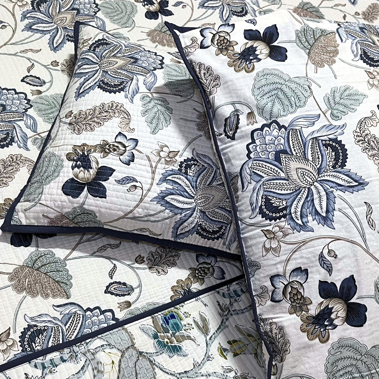 RadheKisna Floral Blue Reversible Quilted Bed Cover Set – Elegant Comfort - Radhekisna