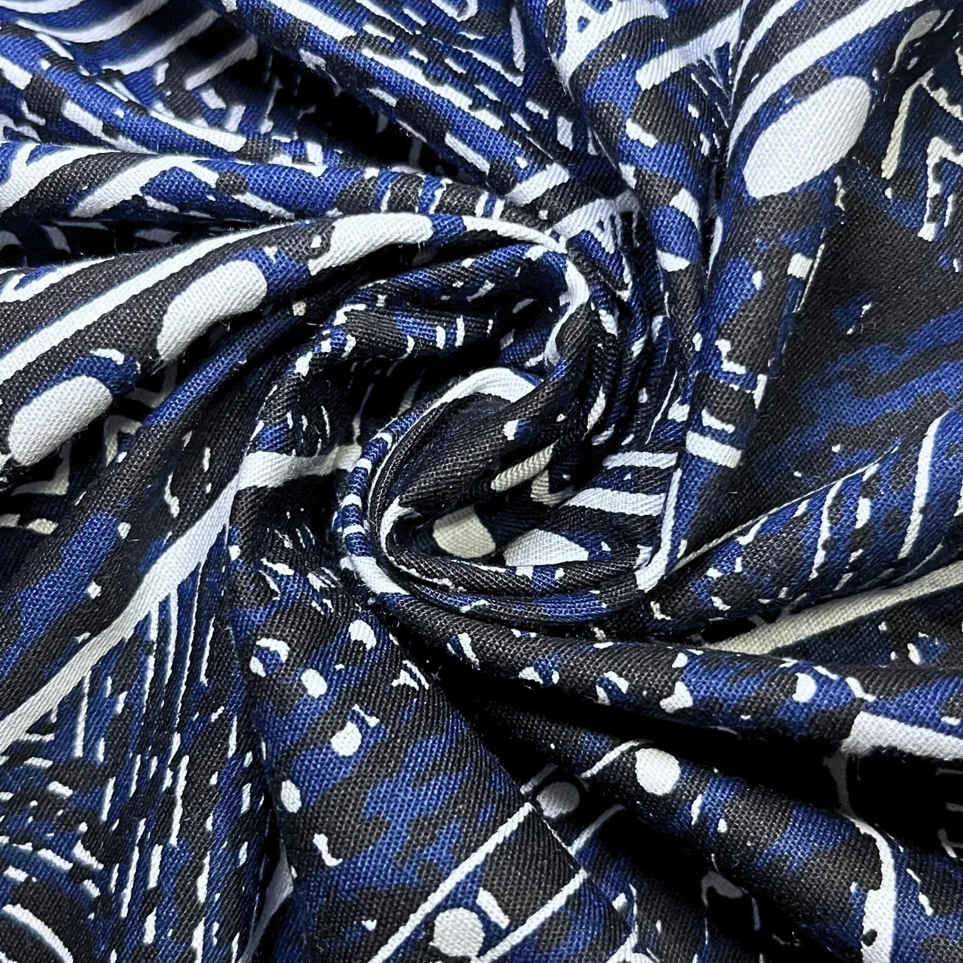 RadheKisna Filmy Monochrome Super King Bedsheet – Bold Black & White Luxury - Radhekisna